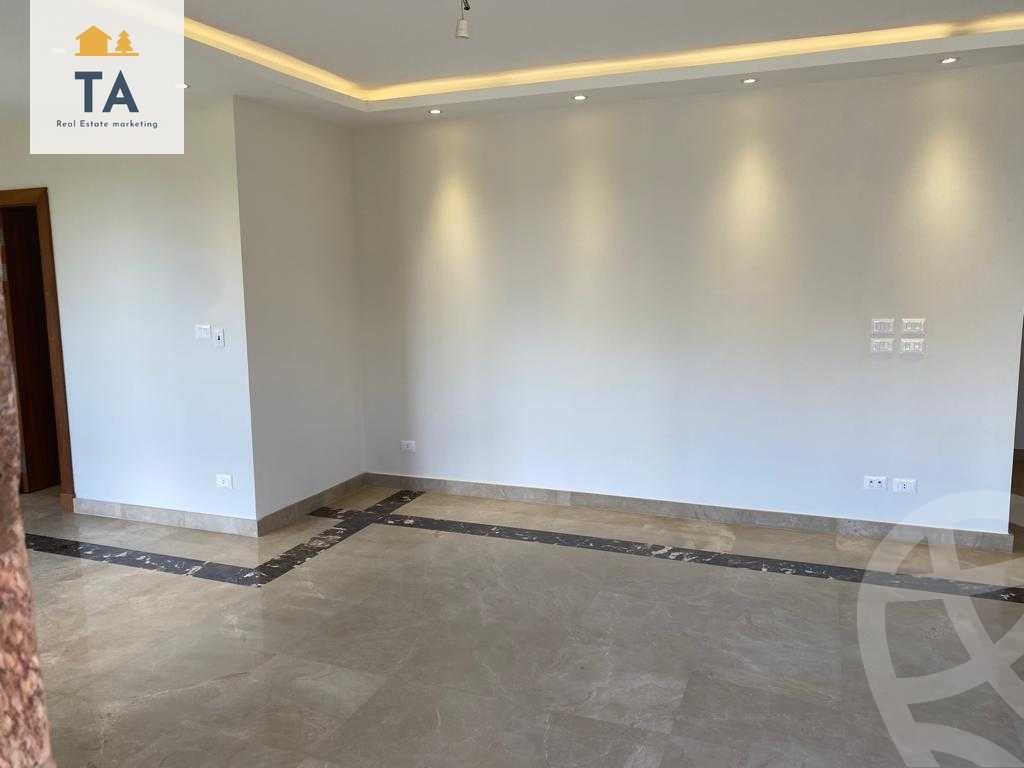 https://aqarmap.com.eg/ar/listing/3742302-for-sale-cairo-el-sheikh-zayed-city-compounds-kmbwnd-wyst-twn-swdyk