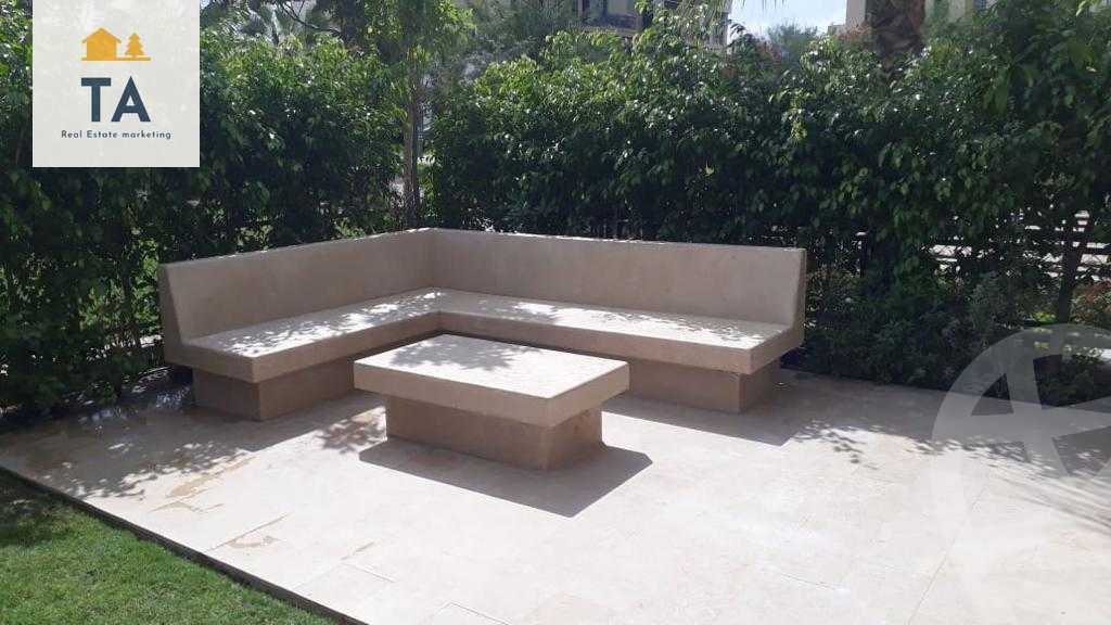 https://aqarmap.com.eg/ar/listing/3742302-for-sale-cairo-el-sheikh-zayed-city-compounds-kmbwnd-wyst-twn-swdyk