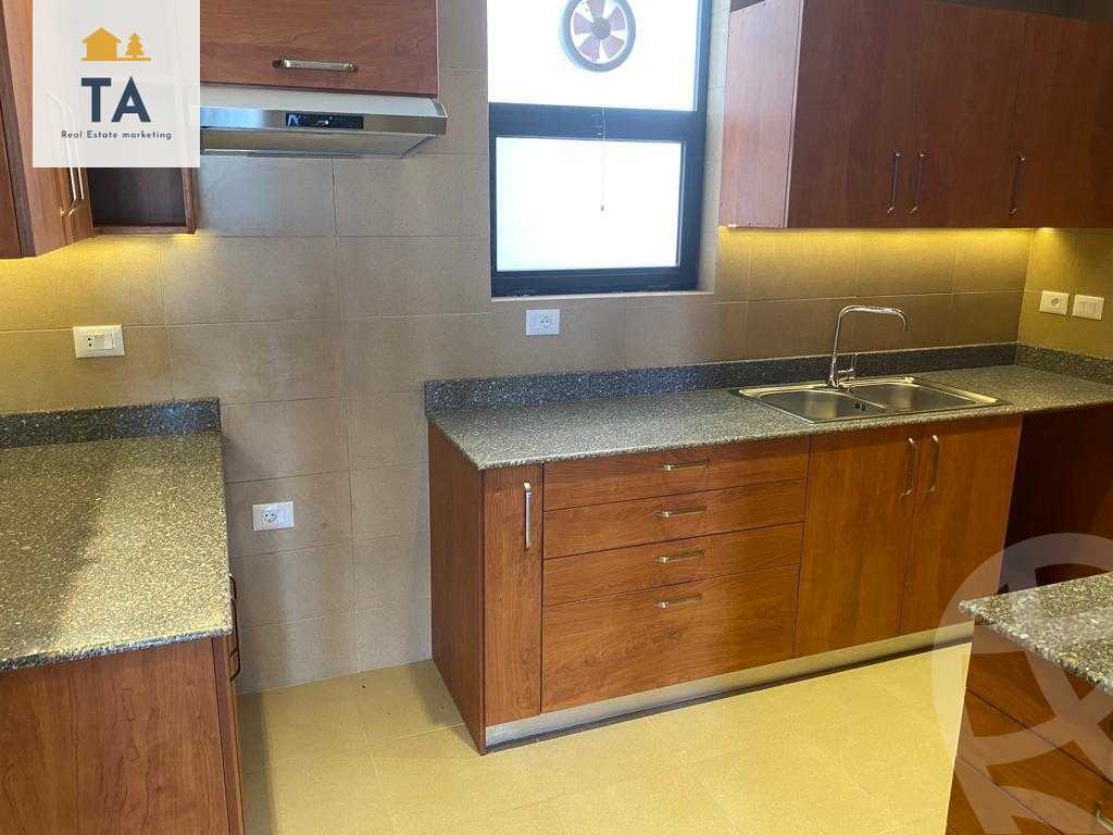 https://aqarmap.com.eg/ar/listing/3742302-for-sale-cairo-el-sheikh-zayed-city-compounds-kmbwnd-wyst-twn-swdyk