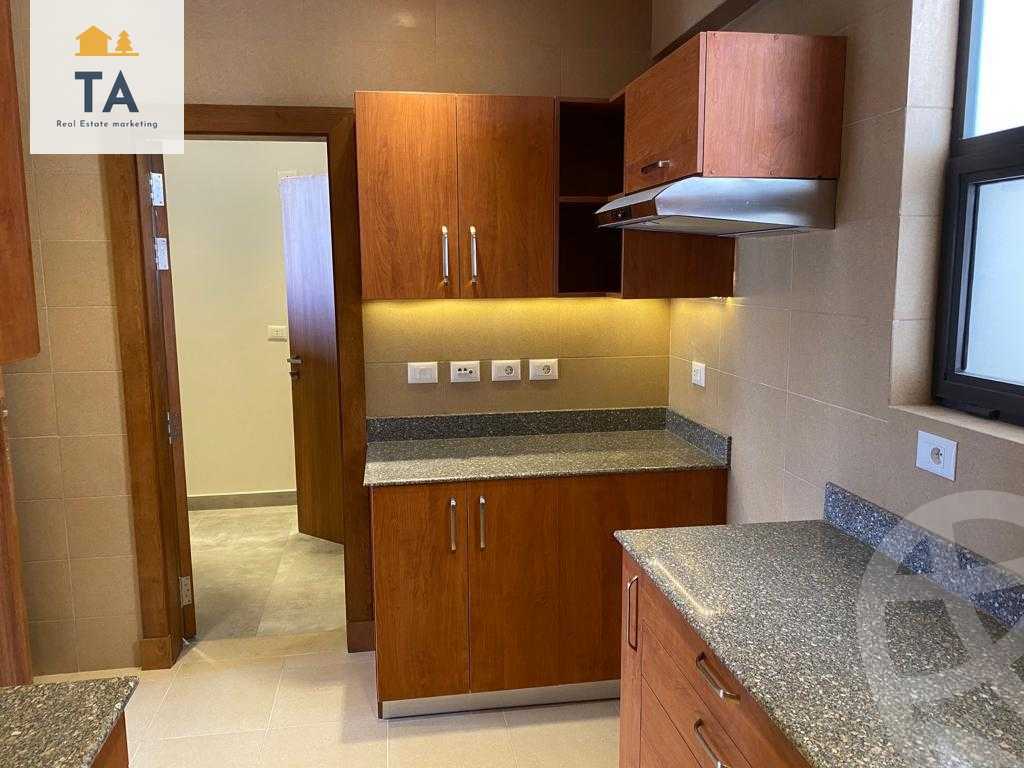 https://aqarmap.com.eg/ar/listing/3742302-for-sale-cairo-el-sheikh-zayed-city-compounds-kmbwnd-wyst-twn-swdyk