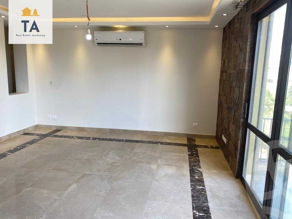 https://aqarmap.com.eg/ar/listing/3742302-for-sale-cairo-el-sheikh-zayed-city-compounds-kmbwnd-wyst-twn-swdyk