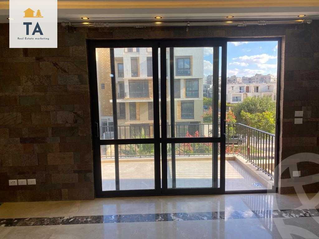 https://aqarmap.com.eg/ar/listing/3742302-for-sale-cairo-el-sheikh-zayed-city-compounds-kmbwnd-wyst-twn-swdyk