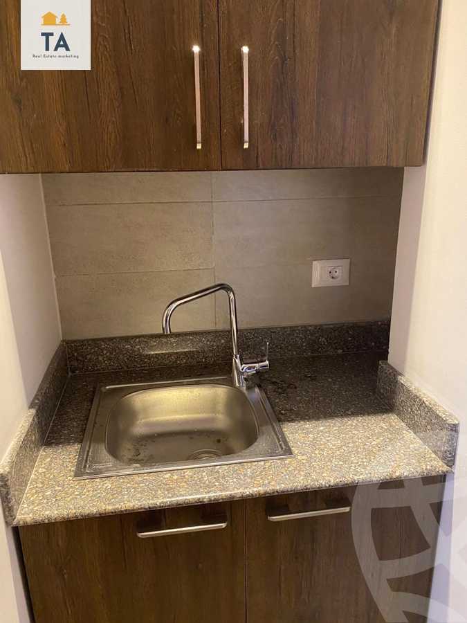 https://aqarmap.com.eg/ar/listing/3742302-for-sale-cairo-el-sheikh-zayed-city-compounds-kmbwnd-wyst-twn-swdyk