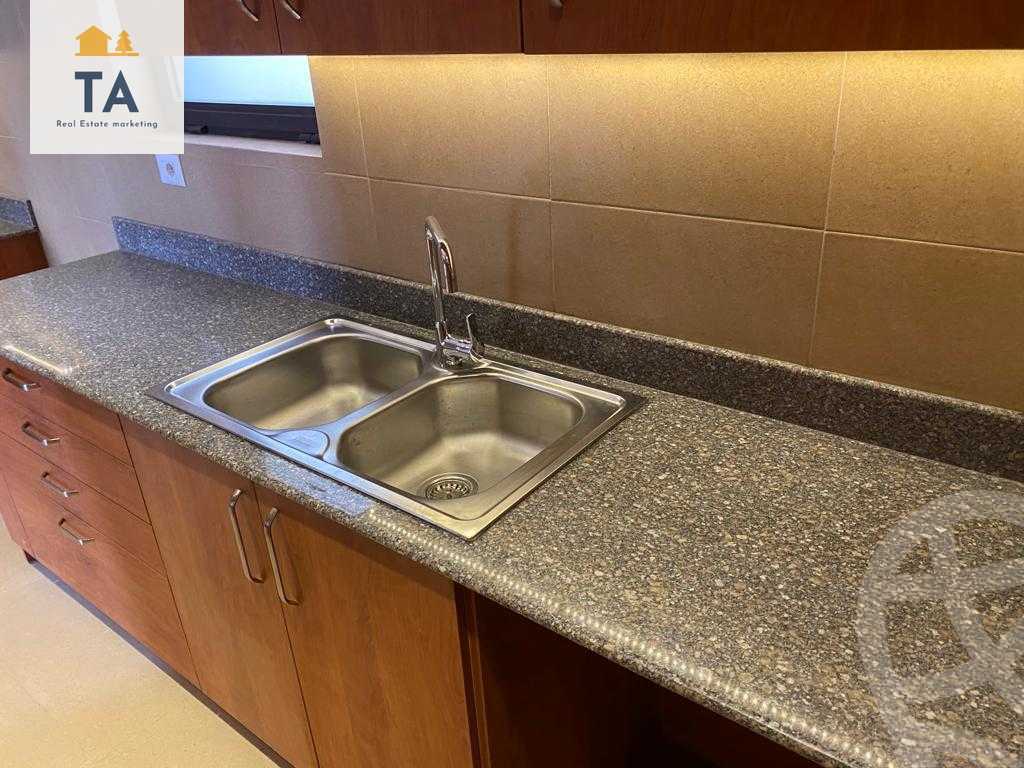 https://aqarmap.com.eg/ar/listing/3742302-for-sale-cairo-el-sheikh-zayed-city-compounds-kmbwnd-wyst-twn-swdyk
