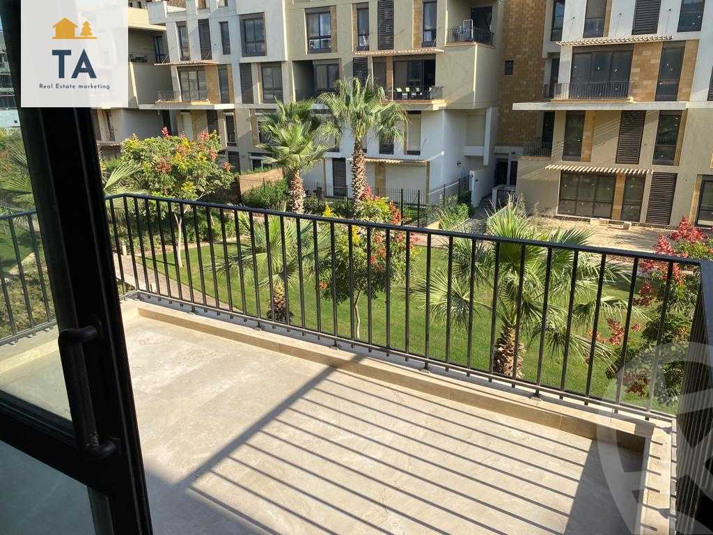 https://aqarmap.com.eg/ar/listing/3742302-for-sale-cairo-el-sheikh-zayed-city-compounds-kmbwnd-wyst-twn-swdyk