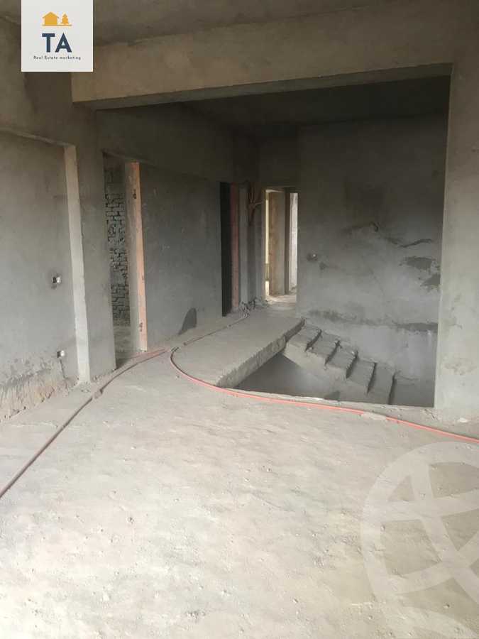 https://aqarmap.com.eg/ar/listing/3892876-for-sale-cairo-el-sheikh-zayed-city-compounds-in-sheikh-zayed-royal-meadows