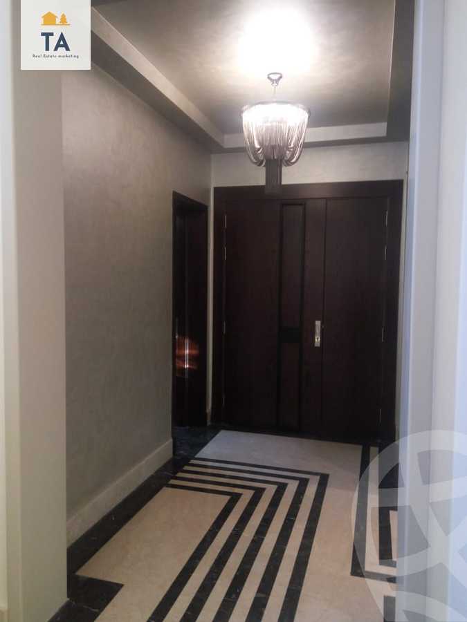 https://aqarmap.com.eg/ar/listing/3905104-for-sale-cairo-el-sheikh-zayed-city-compounds-in-sheikh-zayed-royal-meadows