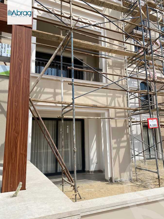 https://aqarmap.com.eg/ar/listing/3883971-for-sale-cairo-el-sheikh-zayed-city-compounds-kmbwnd-fyldj-wyst-dr-llttwyr
