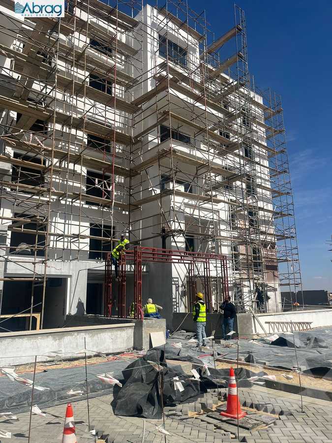 https://aqarmap.com.eg/en/listing/4101423-for-sale-cairo-el-sheikh-zayed-city-compounds-kmbwnd-fyldj-wyst-dr-llttwyr