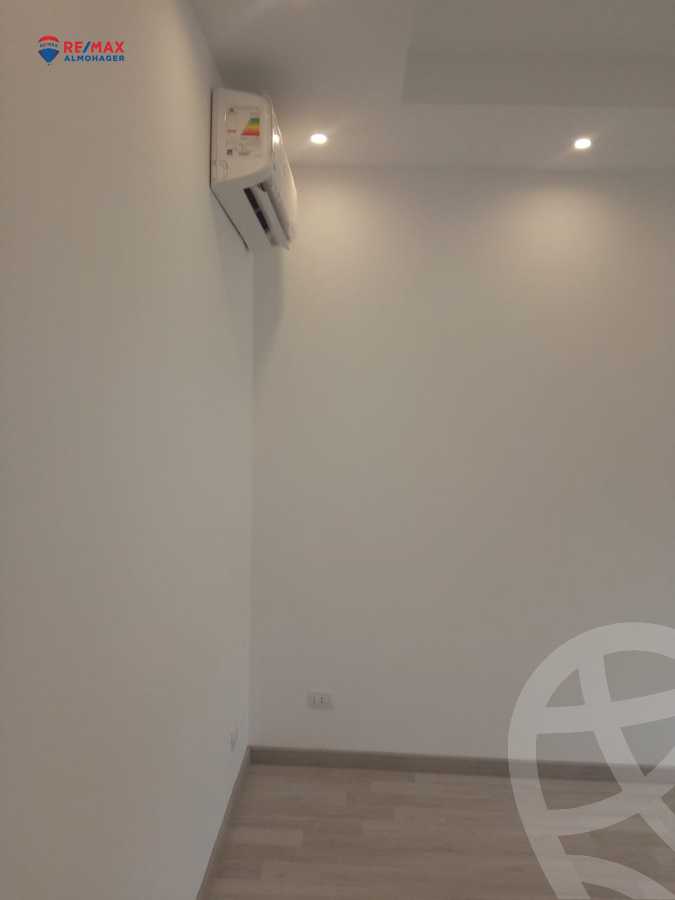 https://aqarmap.com.eg/ar/listing/3789526-for-sale-cairo-el-sheikh-zayed-city-compounds-in-sheikh-zayed-the-courtyard