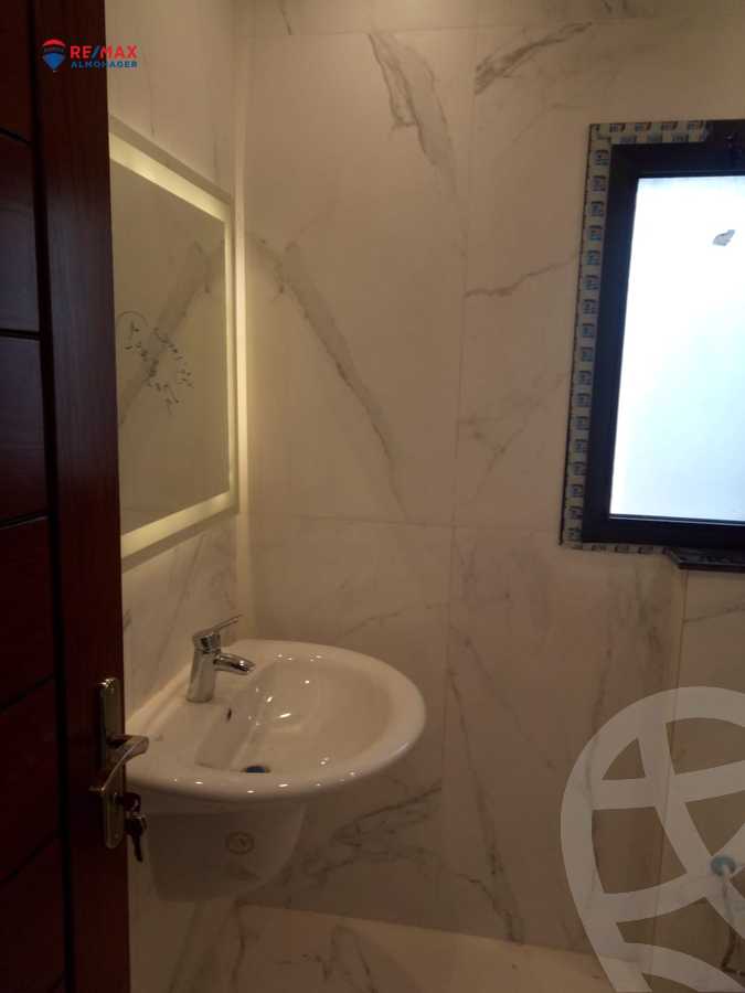 https://aqarmap.com.eg/ar/listing/3789526-for-sale-cairo-el-sheikh-zayed-city-compounds-in-sheikh-zayed-the-courtyard