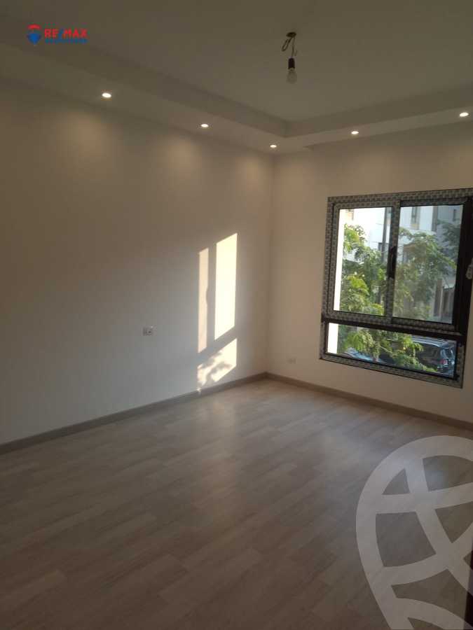 https://aqarmap.com.eg/ar/listing/3789526-for-sale-cairo-el-sheikh-zayed-city-compounds-in-sheikh-zayed-the-courtyard