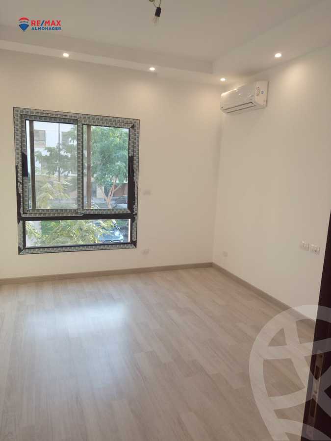 https://aqarmap.com.eg/ar/listing/3789526-for-sale-cairo-el-sheikh-zayed-city-compounds-in-sheikh-zayed-the-courtyard