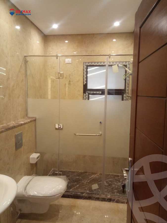 https://aqarmap.com.eg/ar/listing/3789526-for-sale-cairo-el-sheikh-zayed-city-compounds-in-sheikh-zayed-the-courtyard