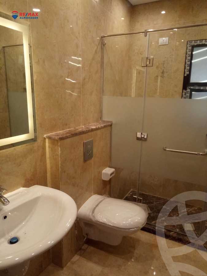 https://aqarmap.com.eg/ar/listing/3789526-for-sale-cairo-el-sheikh-zayed-city-compounds-in-sheikh-zayed-the-courtyard