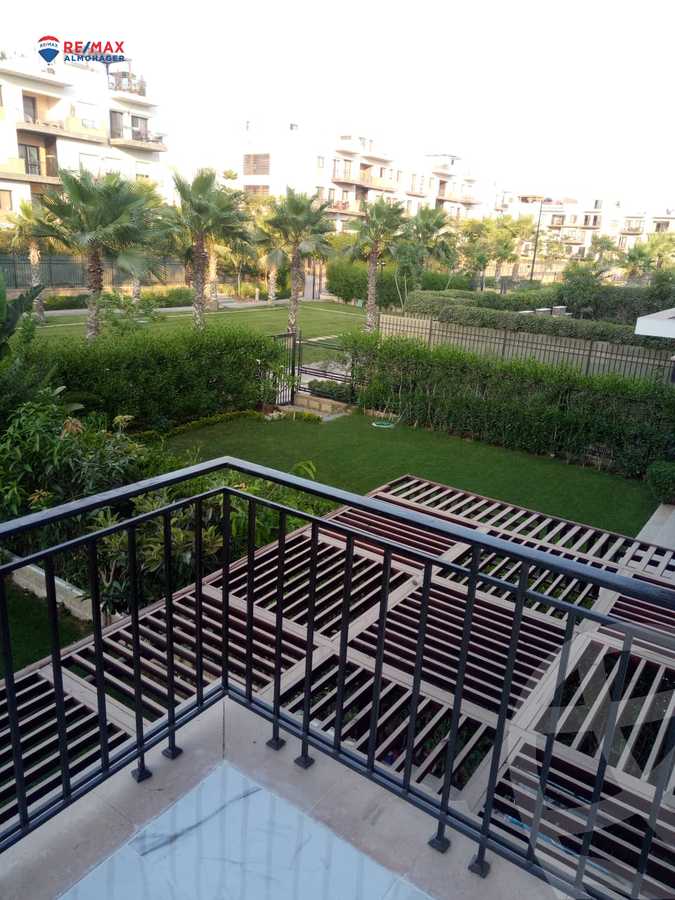 https://aqarmap.com.eg/ar/listing/3789526-for-sale-cairo-el-sheikh-zayed-city-compounds-in-sheikh-zayed-the-courtyard