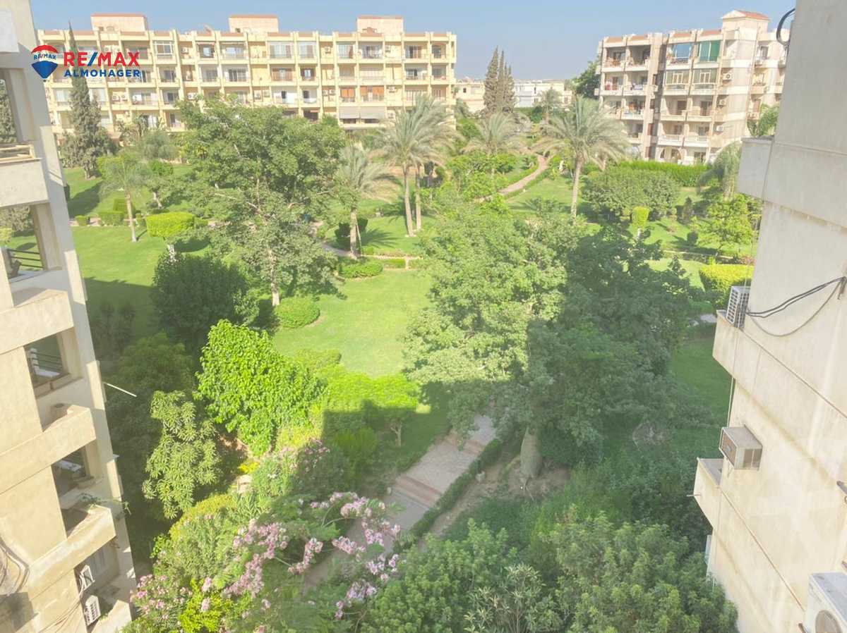 https://aqarmap.com.eg/ar/listing/3865855-for-sale-cairo-el-sheikh-zayed-city-compounds-in-sheikh-zayed-zayed-2000