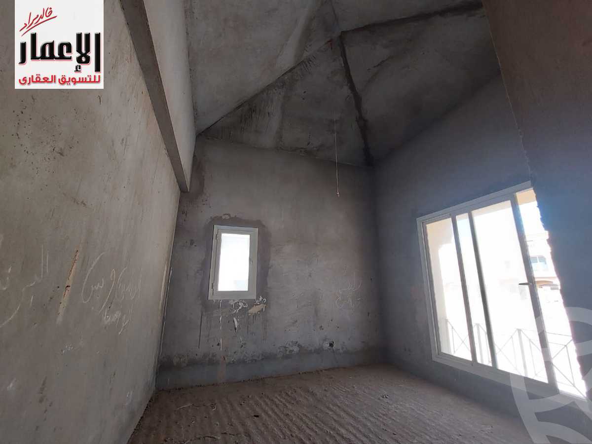 https://aqarmap.com.eg/ar/listing/3956442-for-sale-cairo-el-sheikh-zayed-city-compounds-in-sheikh-zayed-royal-meadows