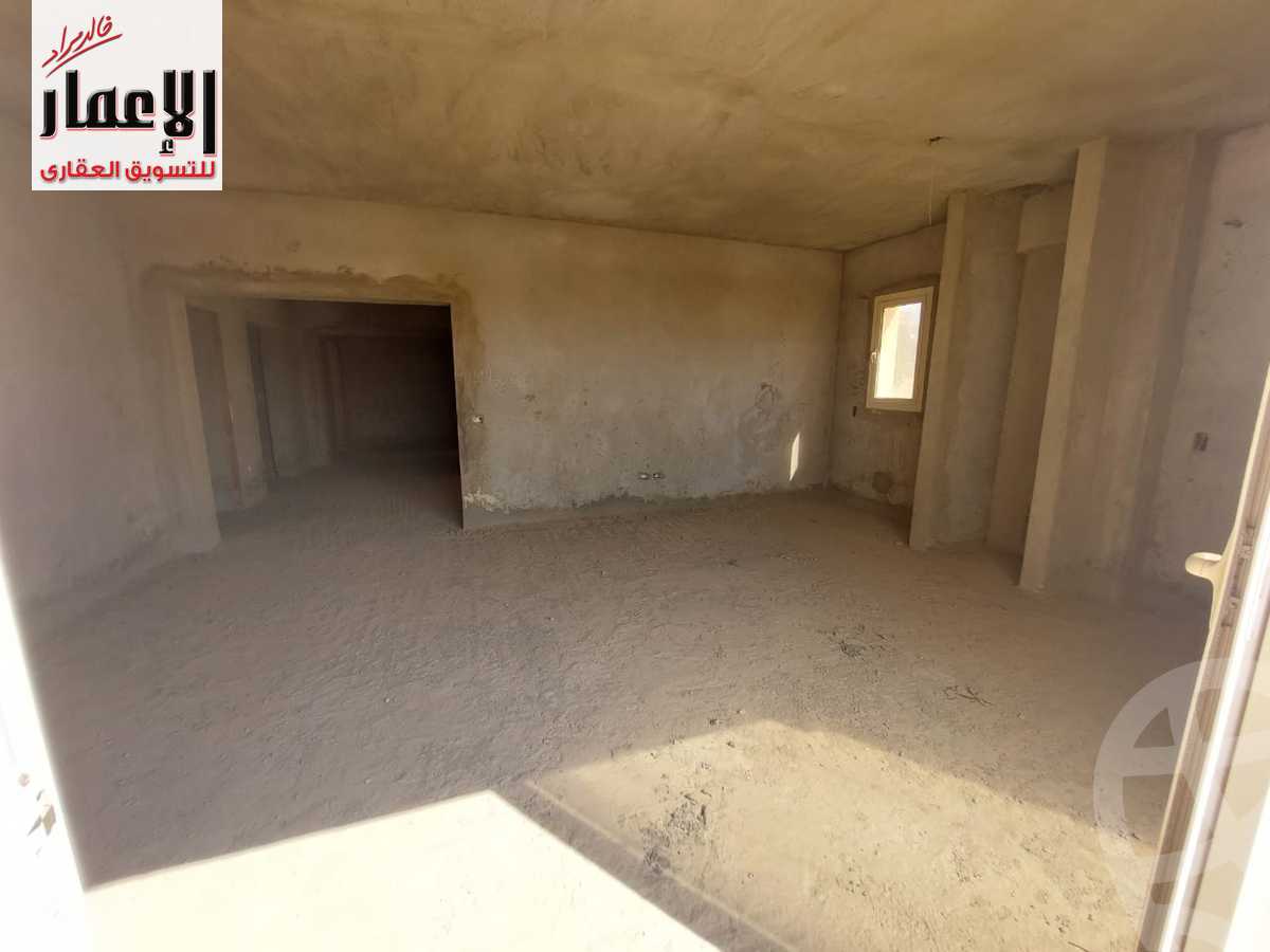 https://aqarmap.com.eg/ar/listing/3956442-for-sale-cairo-el-sheikh-zayed-city-compounds-in-sheikh-zayed-royal-meadows