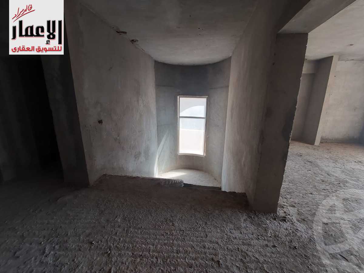 https://aqarmap.com.eg/ar/listing/3956442-for-sale-cairo-el-sheikh-zayed-city-compounds-in-sheikh-zayed-royal-meadows