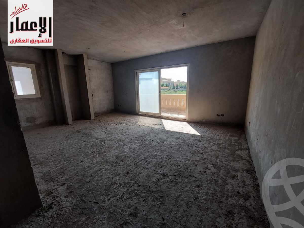 https://aqarmap.com.eg/ar/listing/3956442-for-sale-cairo-el-sheikh-zayed-city-compounds-in-sheikh-zayed-royal-meadows