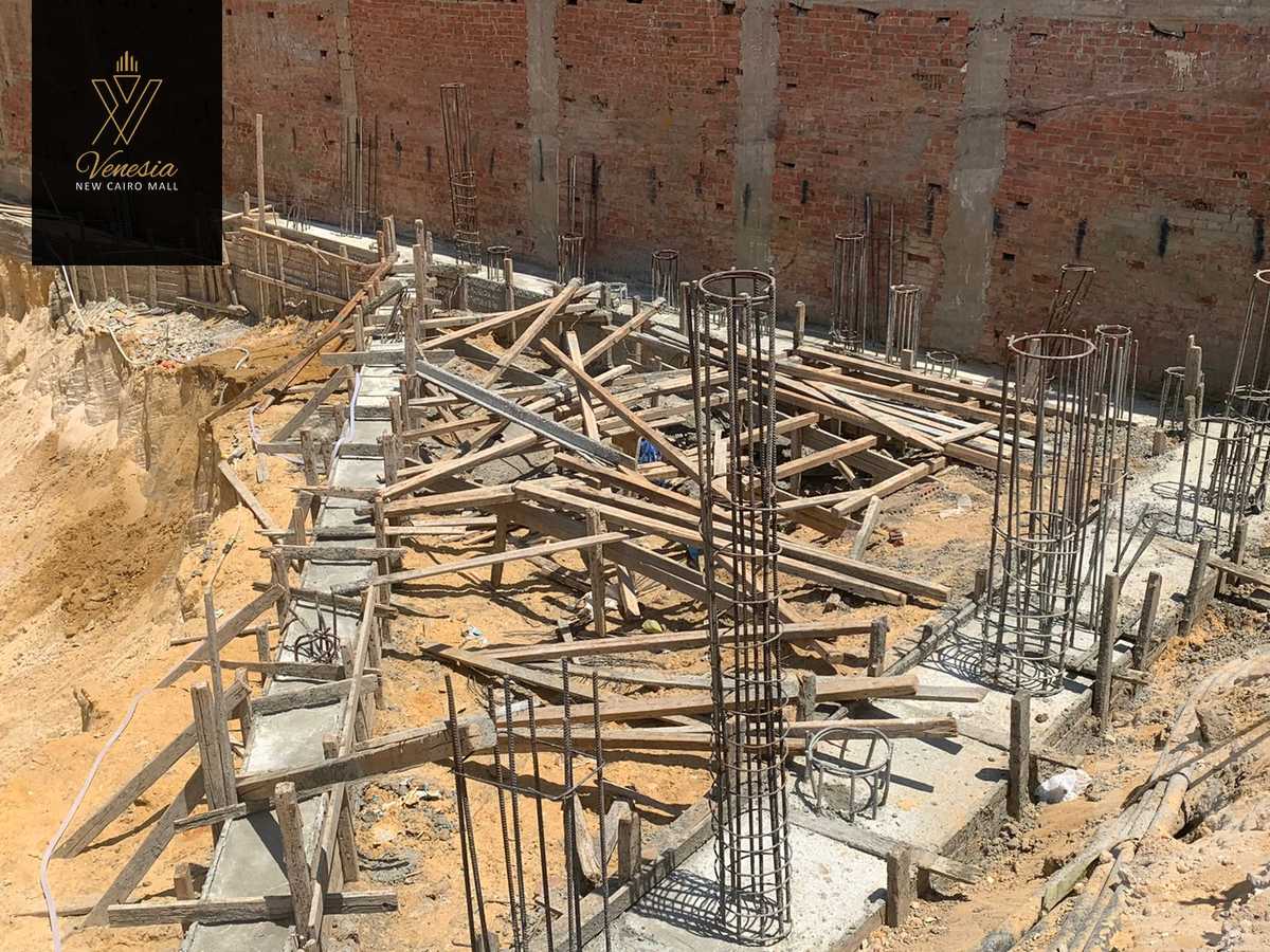 https://aqarmap.com.eg/en/listing/4220404-for-sale-cairo-new-cairo-compounds-venesia-mall