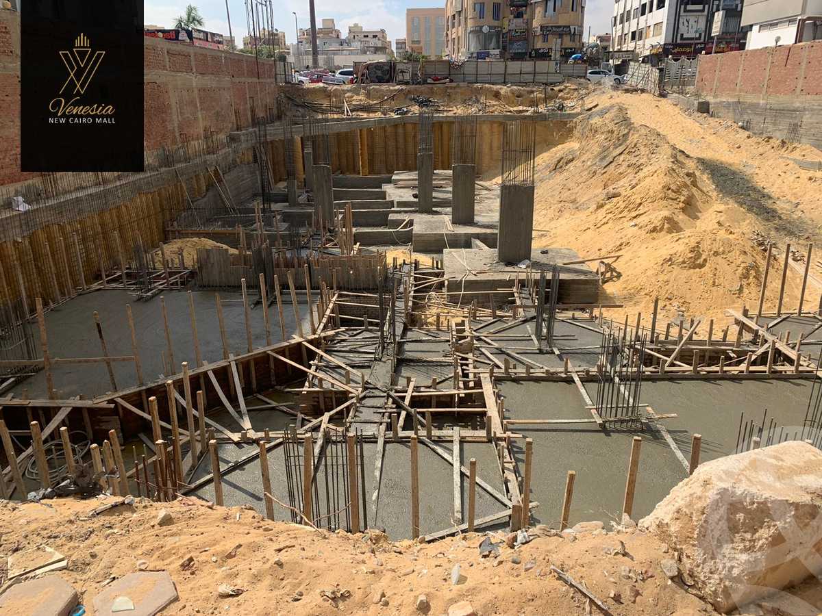 https://aqarmap.com.eg/en/listing/4357101-for-sale-cairo-new-cairo-compounds-venesia-mall