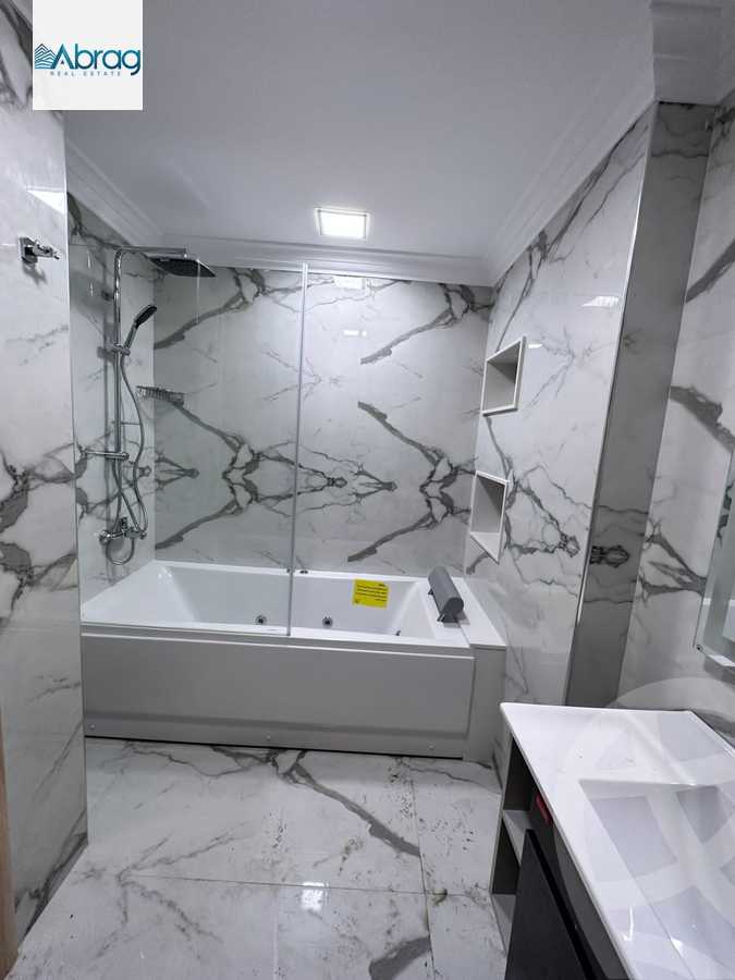 https://aqarmap.com.eg/en/listing/4276310-for-sale-cairo-el-sheikh-zayed-city-compounds-in-sheikh-zayed-casa