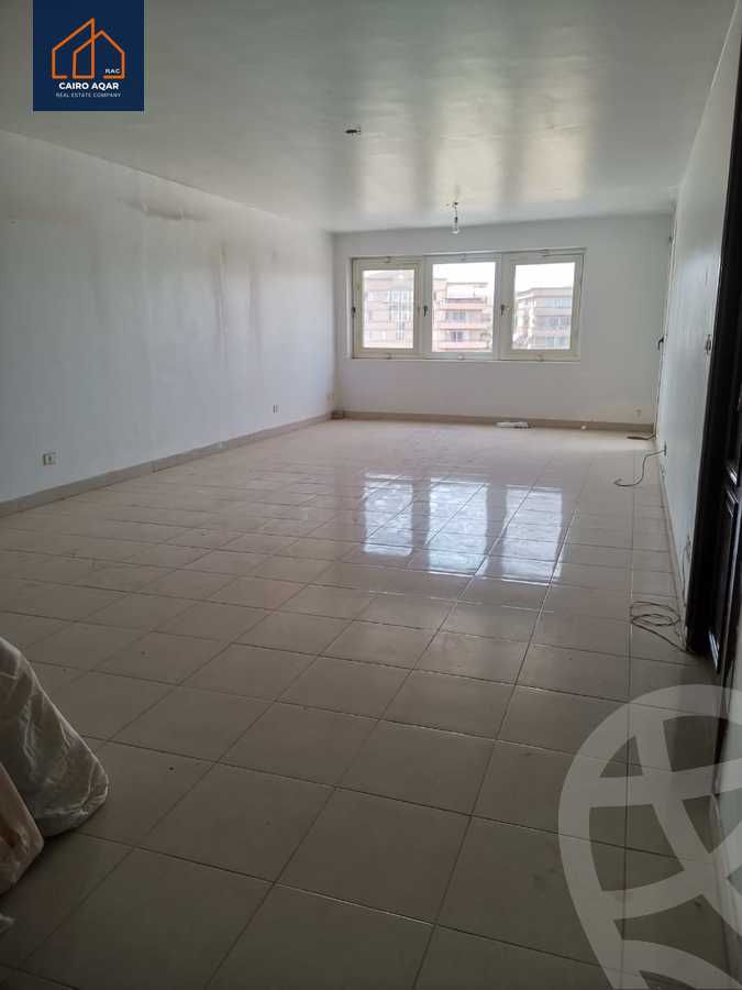 https://aqarmap.com.eg/en/listing/5314507-for-sale-cairo-new-cairo-lrhb-city-phase-4-mohammed-farid-st