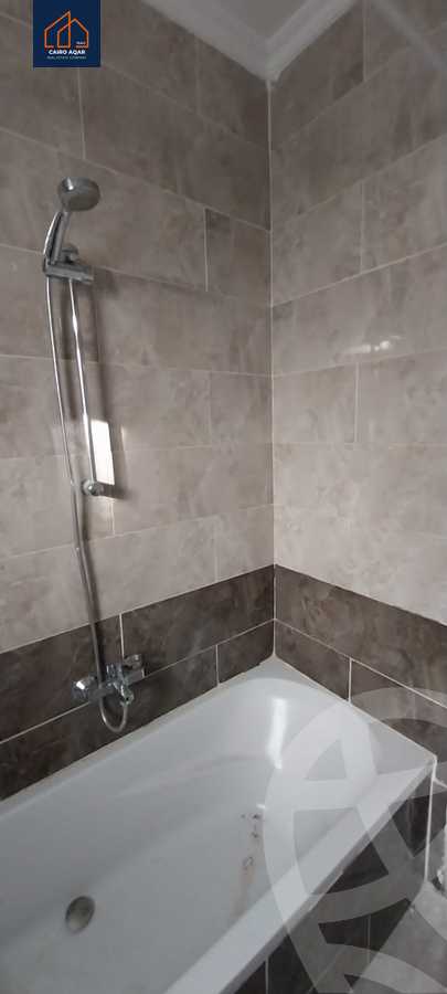 https://aqarmap.com.eg/ar/listing/5322048-for-sale-cairo-new-cairo-lrhb-city-phase-4-mohammed-farid-st