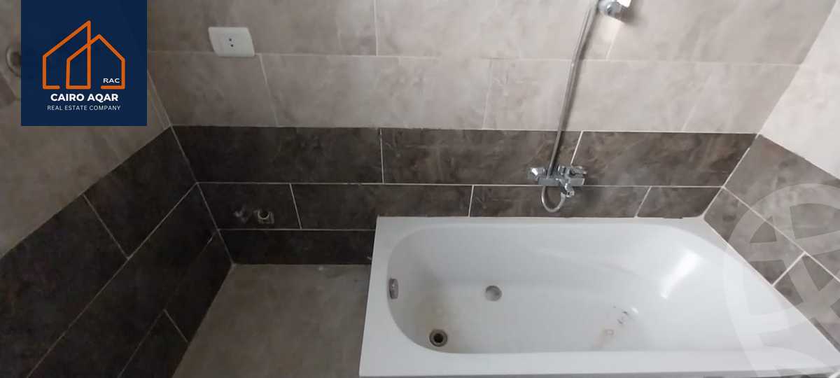 https://aqarmap.com.eg/ar/listing/5322048-for-sale-cairo-new-cairo-lrhb-city-phase-4-mohammed-farid-st