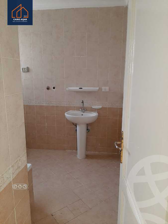 https://aqarmap.com.eg/ar/listing/5440597-for-rent-cairo-new-cairo-lrhb-city-phase-5-talaat-mostafa-st