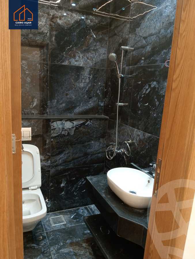 https://aqarmap.com.eg/ar/listing/5631416-for-rent-cairo-new-cairo-compounds-hyde-park-centre-ville-hyde-park