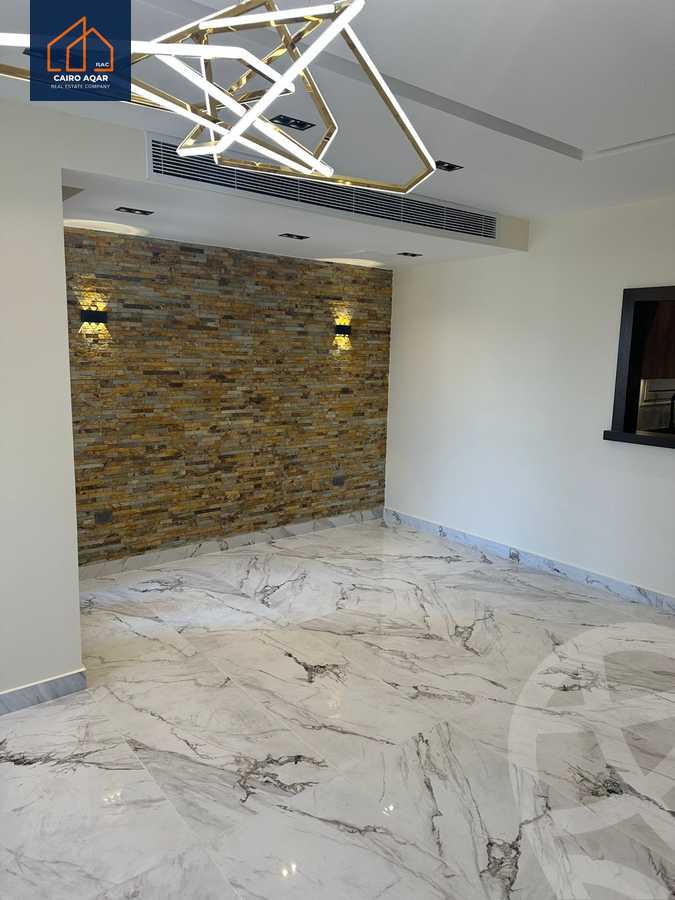 https://aqarmap.com.eg/en/listing/5661534-for-sale-cairo-new-cairo-compounds-mountain-view-hyde-park