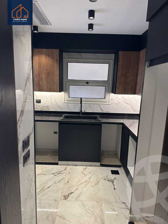 https://aqarmap.com.eg/en/listing/5661534-for-sale-cairo-new-cairo-compounds-mountain-view-hyde-park
