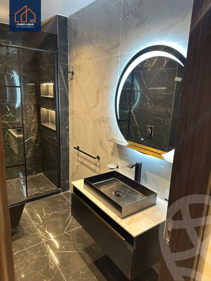 https://aqarmap.com.eg/en/listing/5661534-for-sale-cairo-new-cairo-compounds-mountain-view-hyde-park