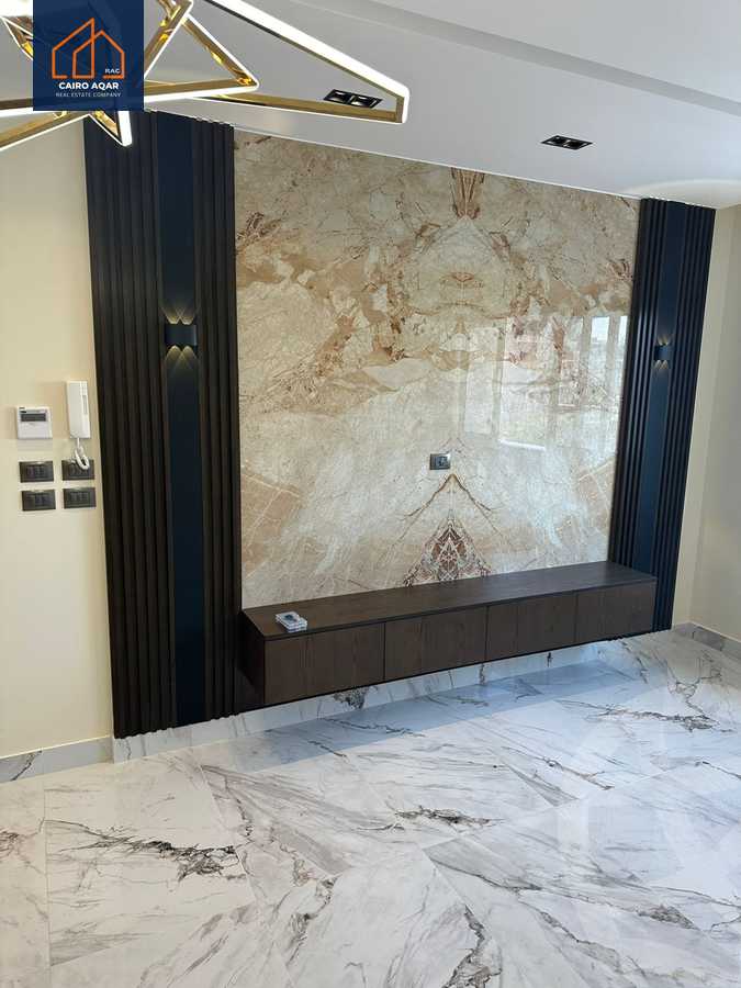 https://aqarmap.com.eg/en/listing/5661534-for-sale-cairo-new-cairo-compounds-mountain-view-hyde-park