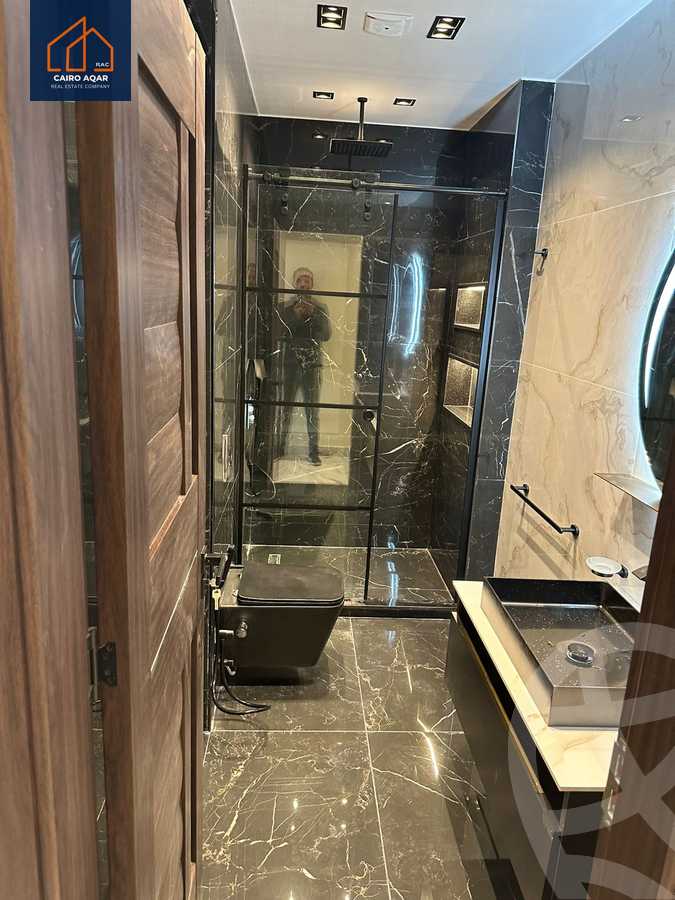 https://aqarmap.com.eg/en/listing/5661534-for-sale-cairo-new-cairo-compounds-mountain-view-hyde-park