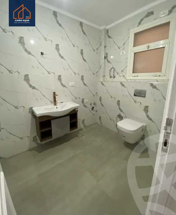 https://aqarmap.com.eg/en/listing/5664588-for-sale-cairo-new-cairo-lrhb-city-phase-4-mohammed-farid-st