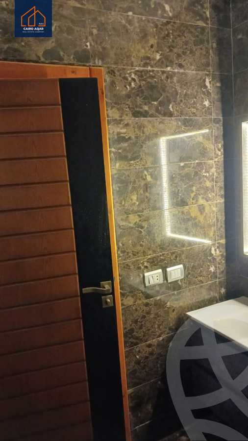 https://aqarmap.com.eg/ar/listing/5980757-for-rent-cairo-new-cairo-compounds-the-square