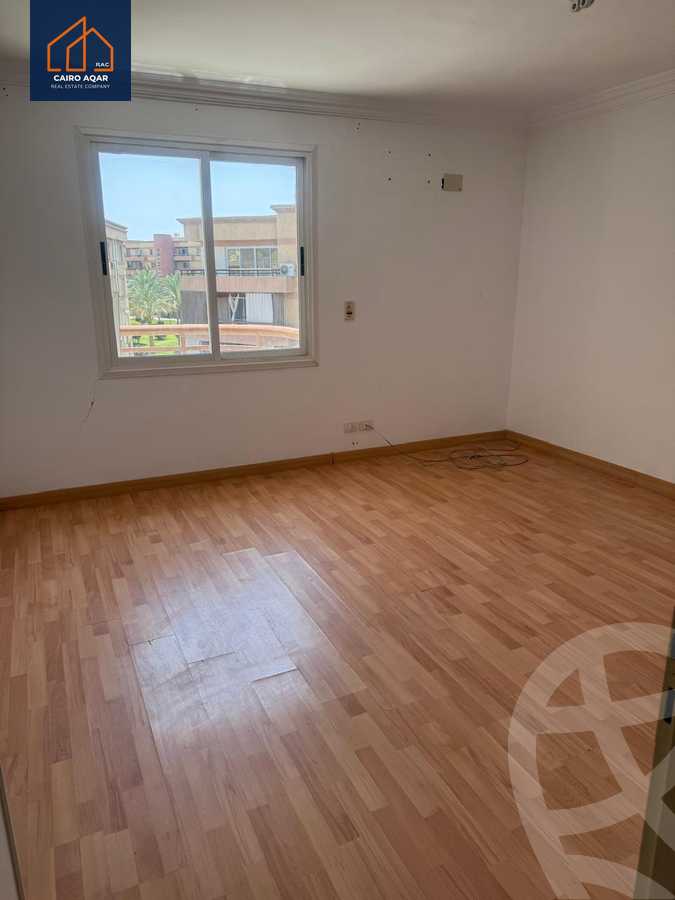 https://aqarmap.com.eg/en/listing/6001007-for-rent-cairo-new-cairo-lrhb-city-phase-4-mohammed-farid-st
