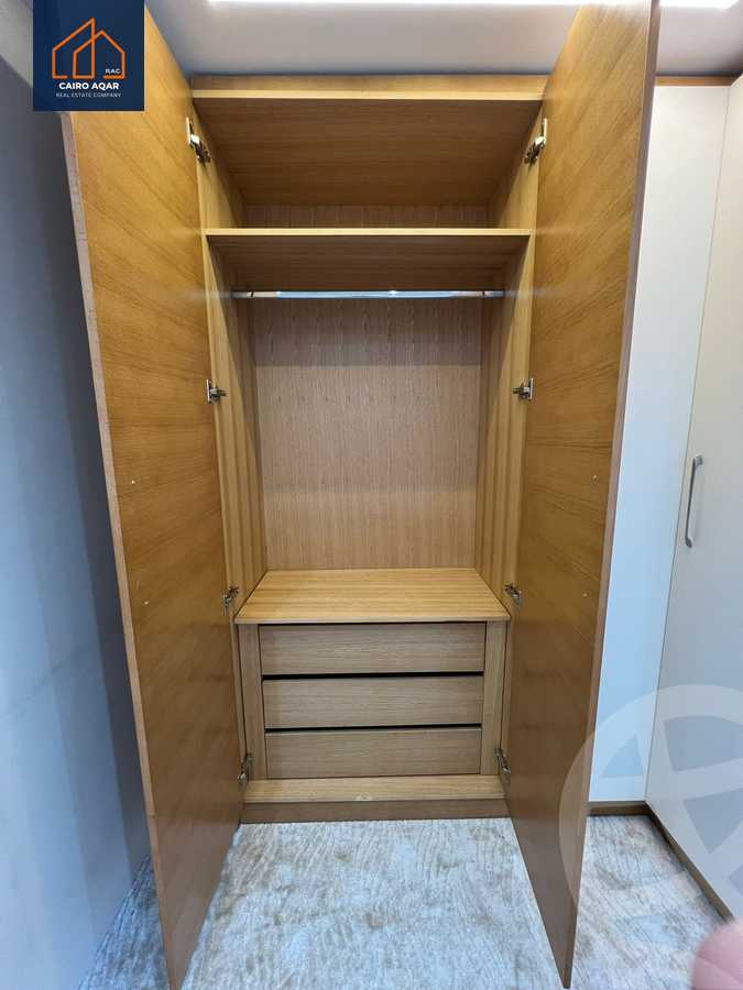 https://aqarmap.com.eg/ar/listing/6242049-for-rent-cairo-new-cairo-lrhb-city-phase-4-mohammed-farid-st
