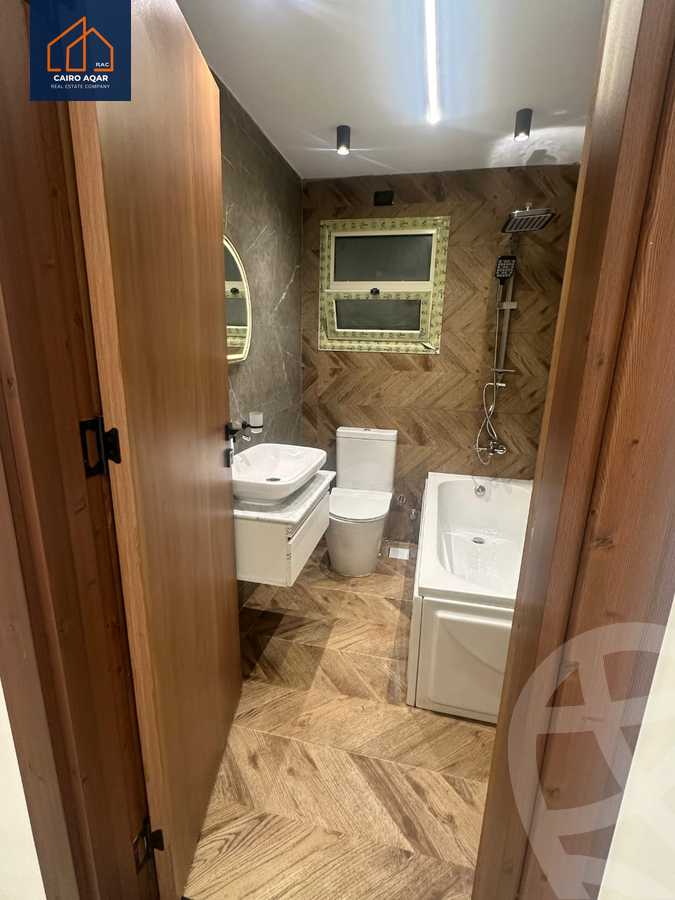 https://aqarmap.com.eg/ar/listing/6262266-for-sale-cairo-new-cairo-lrhb-city-phase-1-ahmed-rami-st