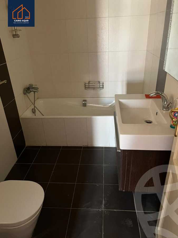 https://aqarmap.com.eg/ar/listing/6282887-for-rent-cairo-new-cairo-lrhb-city-phase-4-mohammed-farid-st