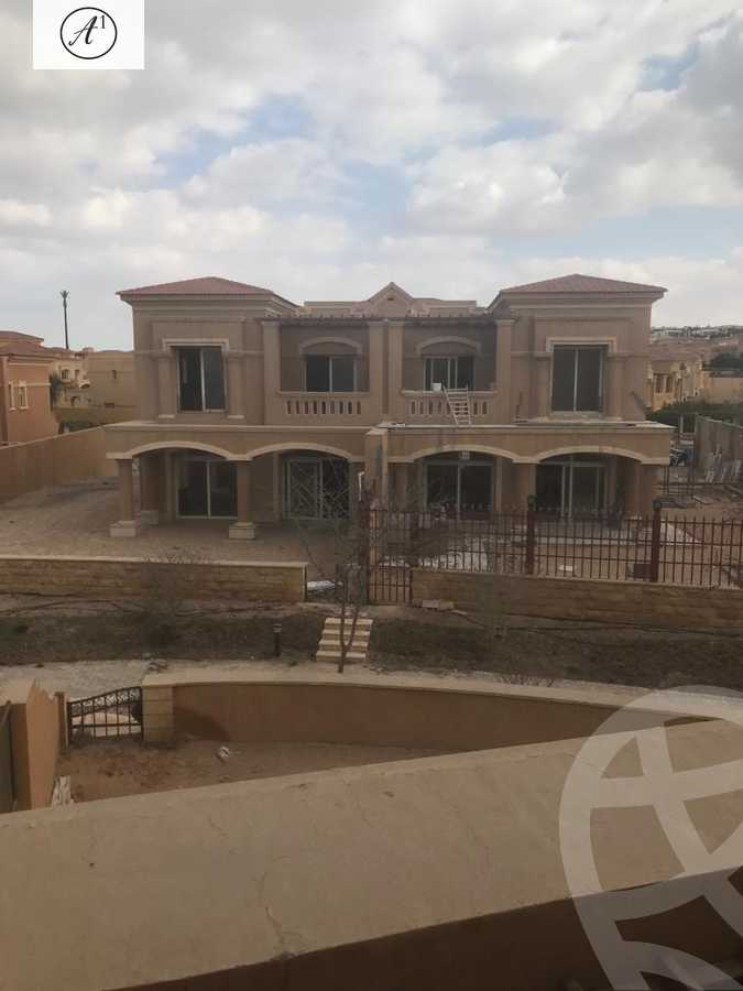 https://aqarmap.com.eg/en/listing/4391133-for-sale-cairo-el-sheikh-zayed-city-compounds-in-sheikh-zayed-royal-meadows