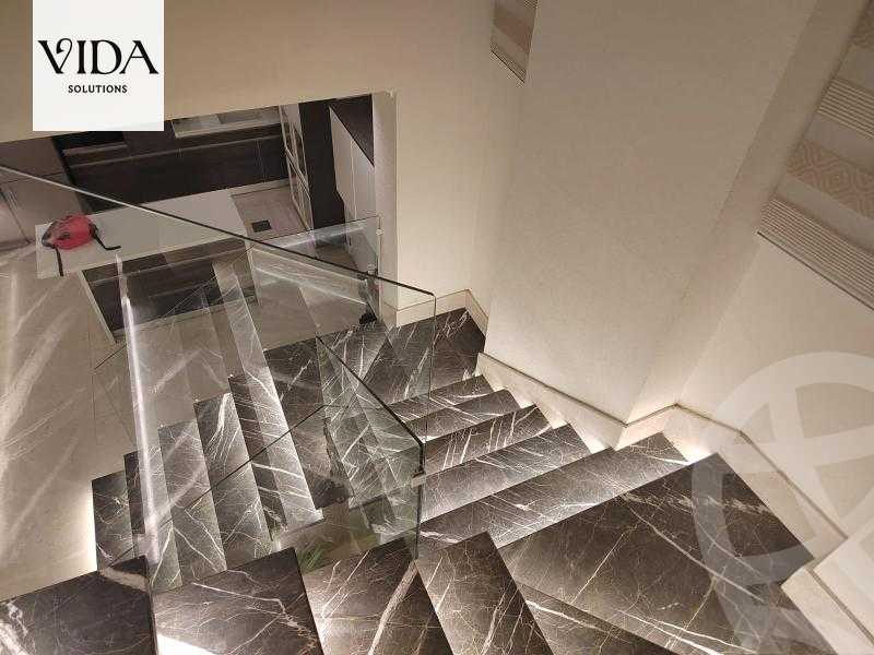 https://aqarmap.com.eg/en/listing/5421615-for-sale-cairo-el-sheikh-zayed-city-compounds-royal-city