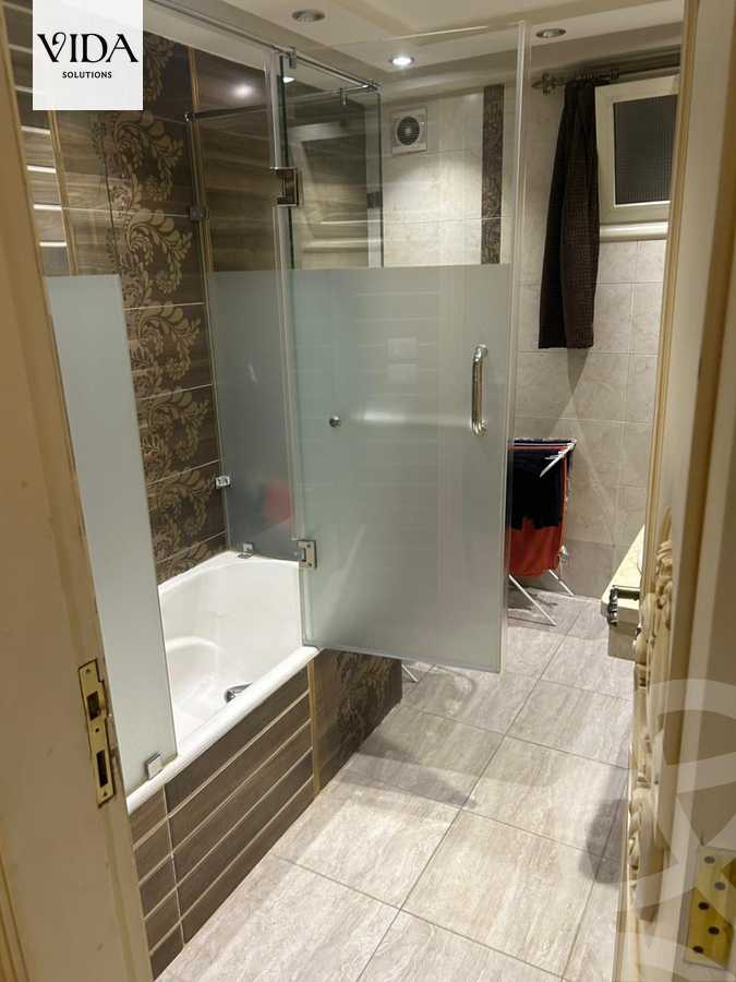 https://aqarmap.com.eg/en/listing/5424511-for-sale-cairo-el-sheikh-zayed-city-compounds-royal-city
