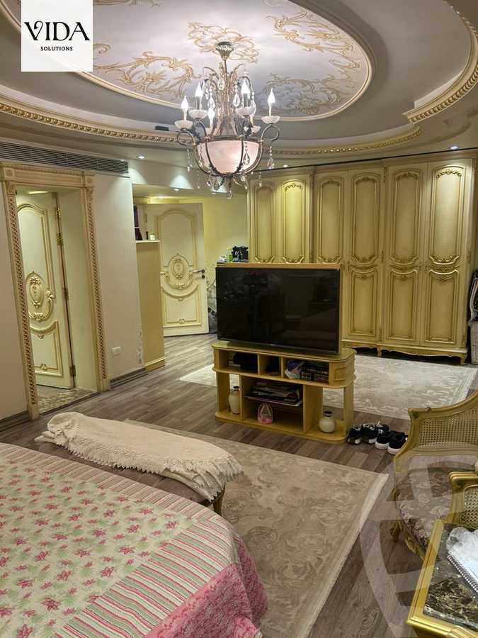 https://aqarmap.com.eg/en/listing/5424511-for-sale-cairo-el-sheikh-zayed-city-compounds-royal-city