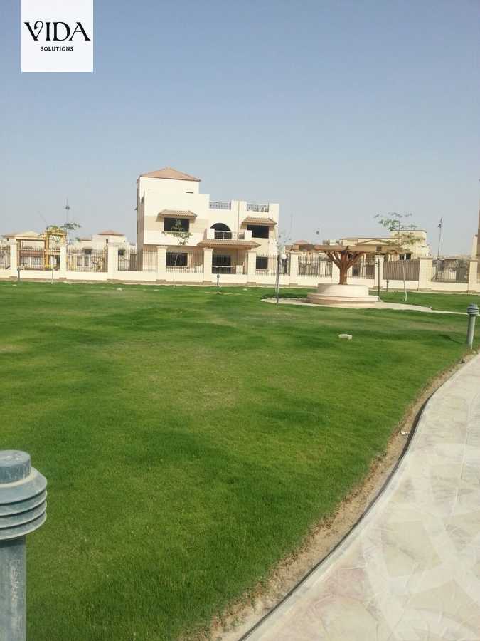 https://aqarmap.com.eg/en/listing/5424547-for-sale-cairo-el-sheikh-zayed-city-compounds-royal-city
