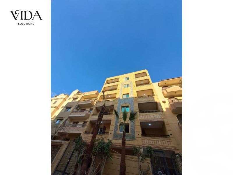 https://aqarmap.com.eg/ar/listing/5647996-for-sale-cairo-6th-of-october-el-ahyaa-neighborhood-2nd-divided-from-al-kafrawei-st